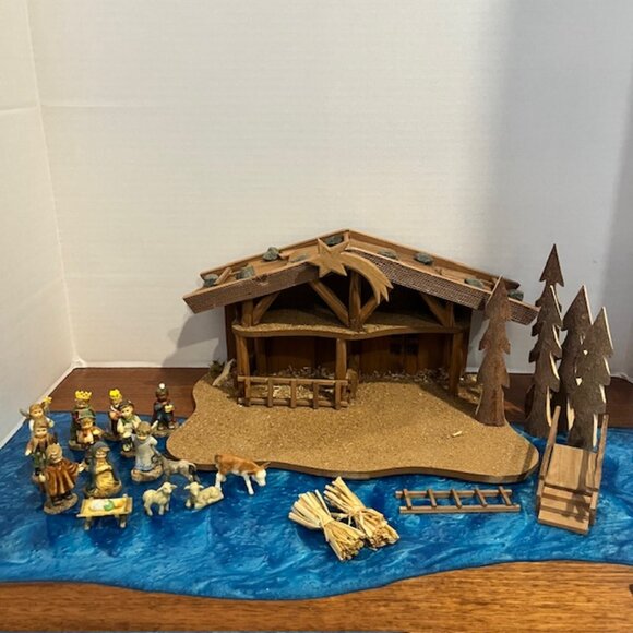 21 Piece M.J. Hummel Danbury Mint Miniature Children's Nativity Set - Picture 16 of 16